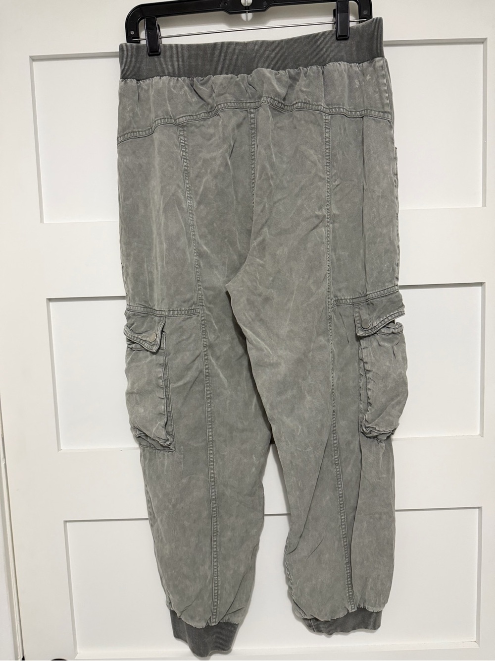 By Anthropologie Women's Gray Cargo Jogger Pants Size Medium 8582 - Picture 3 of 12